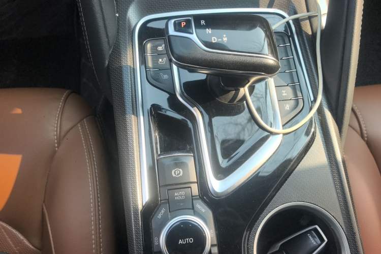 Used SAIC MAXUS D90 Pro 2020 2.0T Gasoline 4x4 Flagship Edition 6 Seats