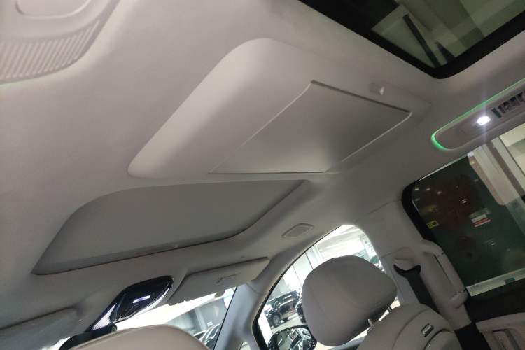 Used VOYAH Dream 2025 PHEV Four-Wheel-Drive Flagship Kunpeng Edition Headliner