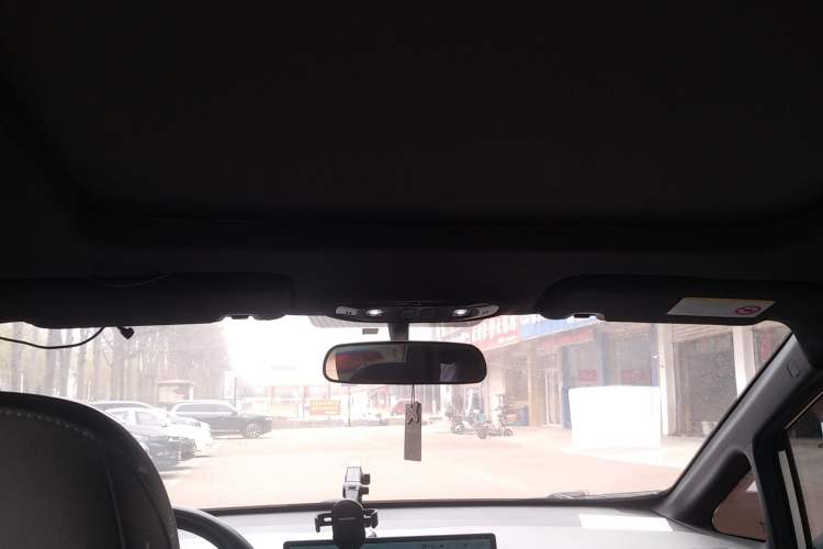 Used Hycan Z03 2022 510 km Range Trendy Cool Version 135 kW 63.98 kWh Headliner