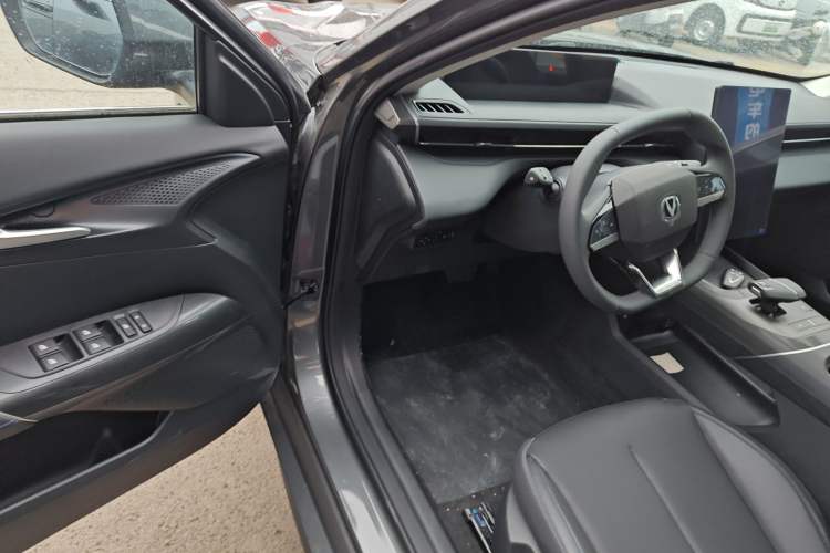 Used CHANGAN Eado 2025 Blue Whale 1.5T 500Bar Prestige Model Driver Seat