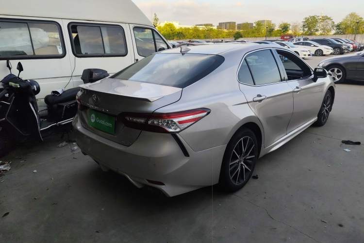 Used Toyota Camry 2021 2.0S FENGSHANG Edition
