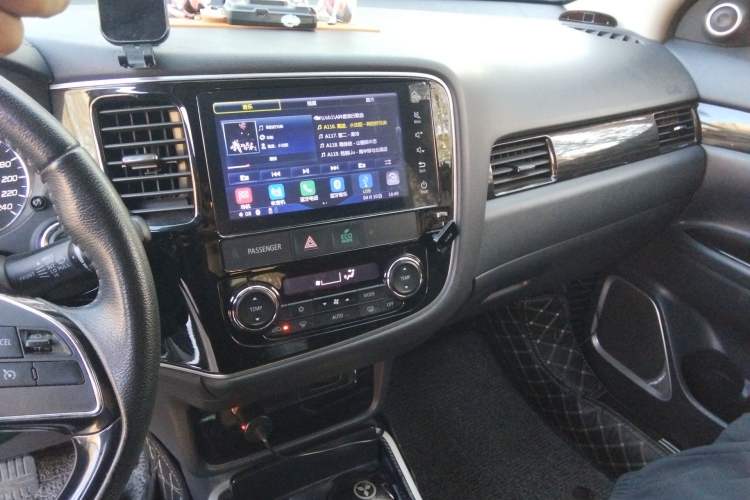 Used Mitsubishi Outlander 2019 2.0L Two-Wheel Drive Comfort Edition 5 Seats China VI Standard Audio And AC Panel