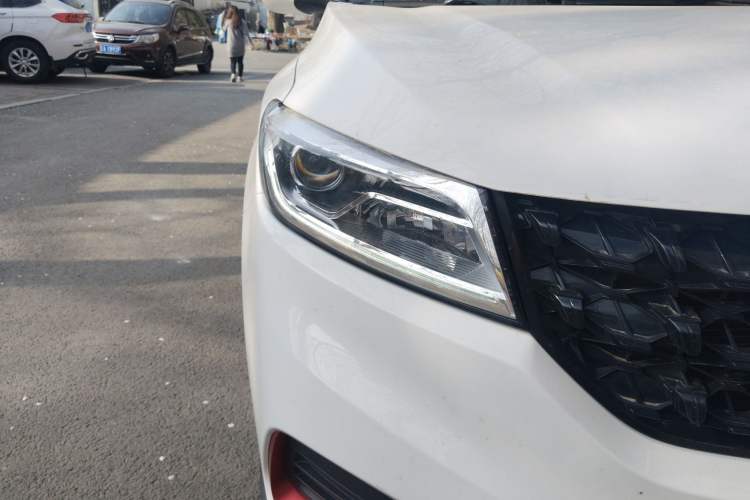 Used Dongfeng Fengon 580 2021 ☆ Star Edition 1.8L Manual Elite Version Right Front Headlight