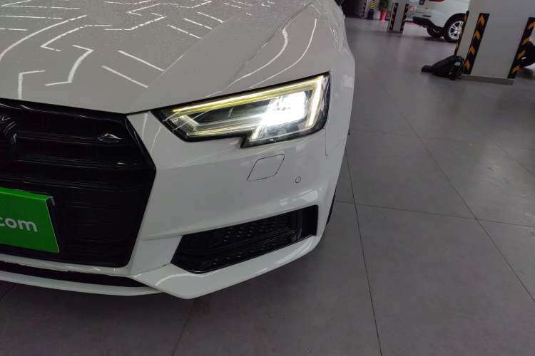 Used Audi A4L 2019 40 TFSI Ambition Version China V