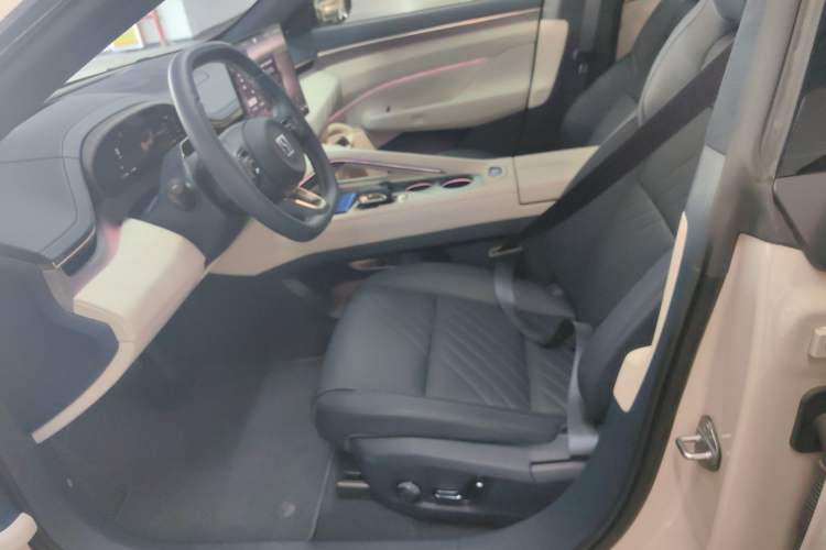 Used Zeekr 001 2025 YOU Edition 100 kWh All-Wheel Drive
