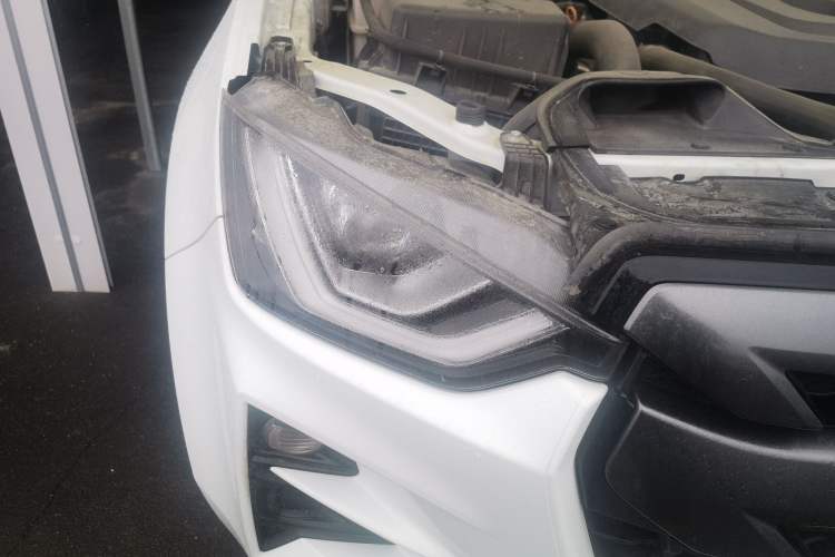 Used Isuzu D-MAX 2023 2.5T Manual 4x4 Diesel Flagship Long Wheelbase Right Front Headlight