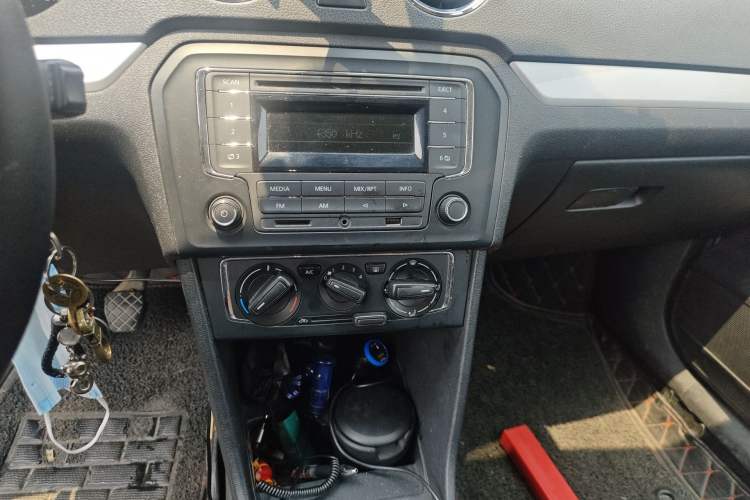 Used Volkswagen Jetta 2015 1.6L Manual Comfort Model
