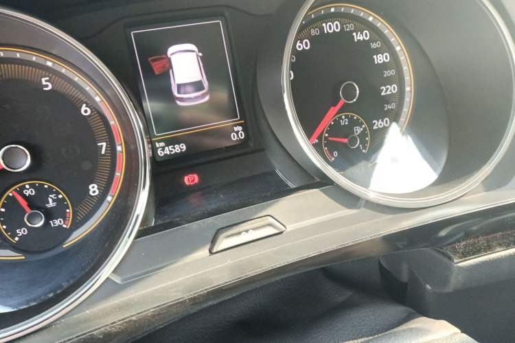 Used Volkswagen Tiguan L 2019 330TSI Automatic Two-Wheel Drive Smart Luxury Version China VI Standard Odometer Close Up