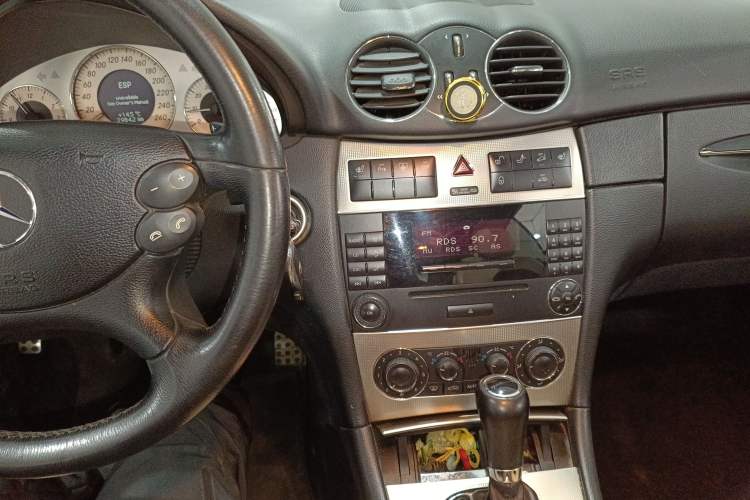 Used Mercedes-Benz CLK-Class 2006 CLK 280 two-door coupe Audio And AC Panel