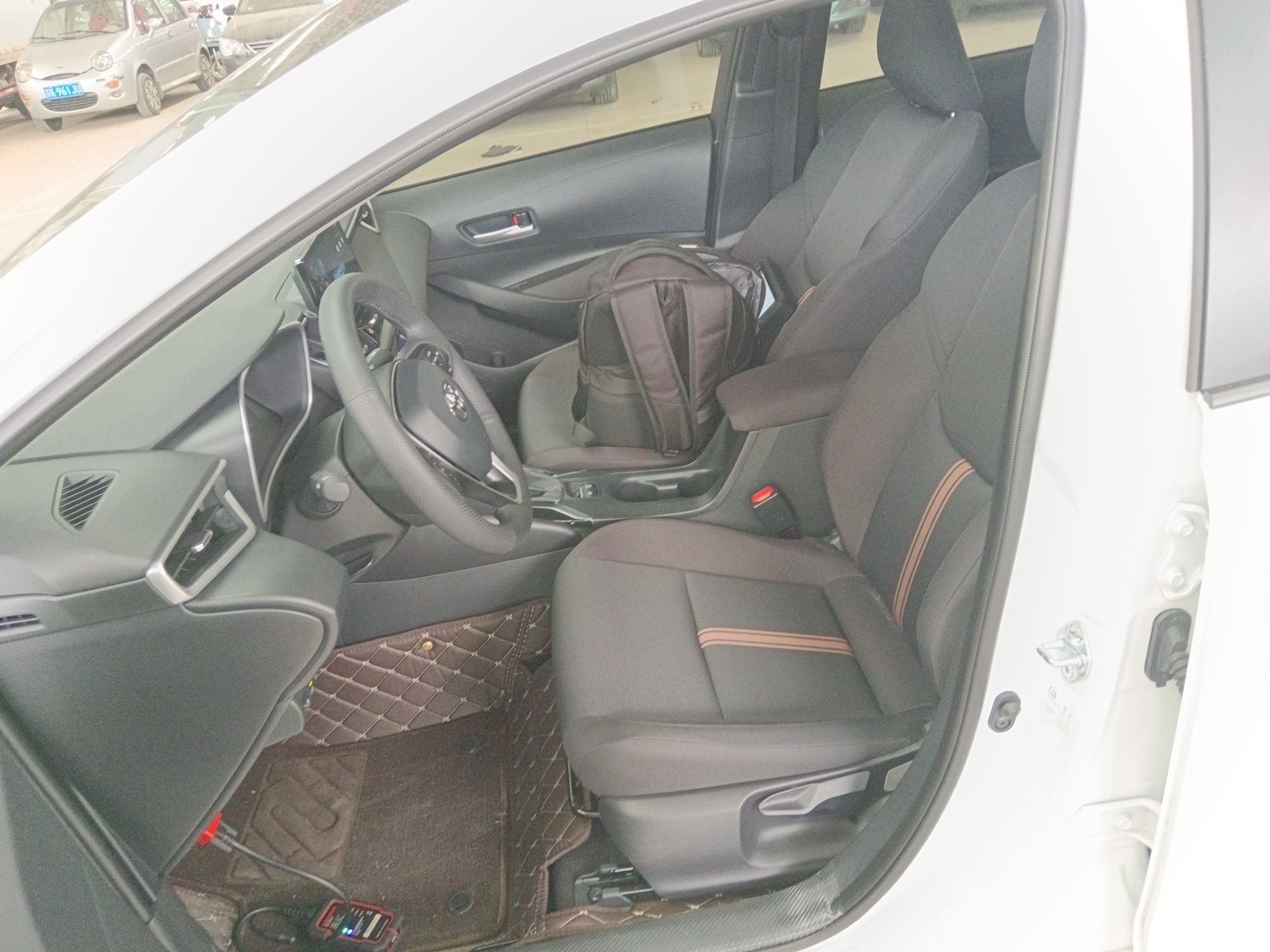 Переднее сиденье в автомобиле