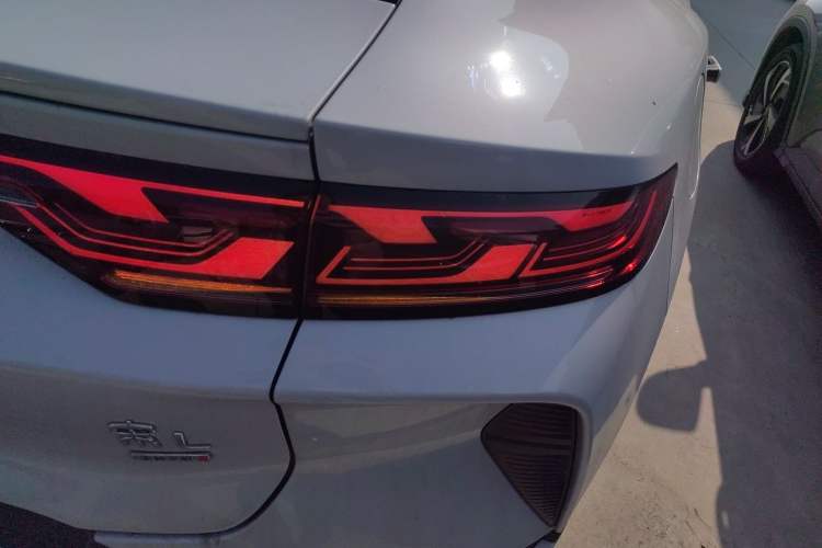 Used BYD Song L EV 2025 Intelligent Driving Version 662 km LiDAR Excellence Edition Exterior 3