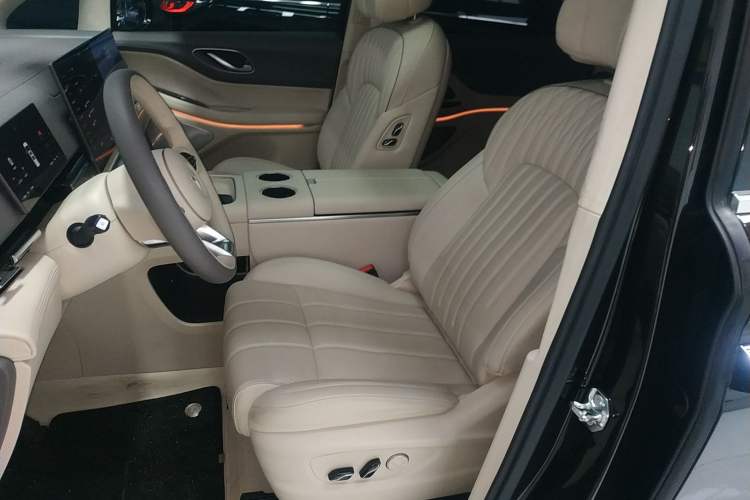 Used VOYAH Dream 2025 PHEV Four-Wheel-Drive Flagship Kunpeng Edition
