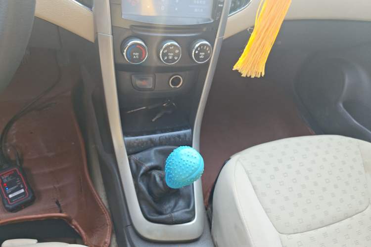 Used Baojun 630 2013 1.5L manual standard version
