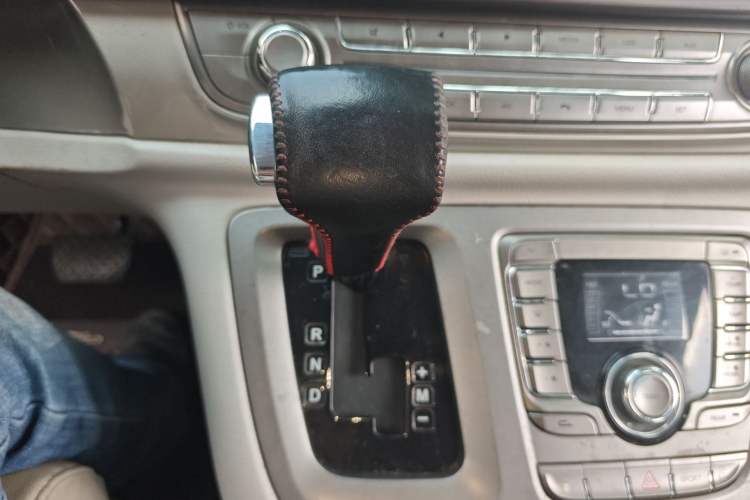 Used SAIC MAXUS G10 2016 2.0T Automatic Elite Edition Gear Lever