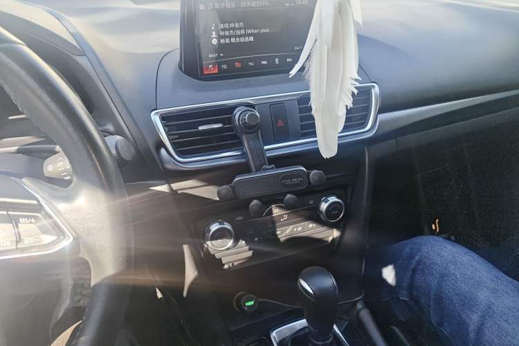 Used Mazda Mazda 3 Axela 2017 Sedan 2.0L Automatic Prestige Model China V Standard
