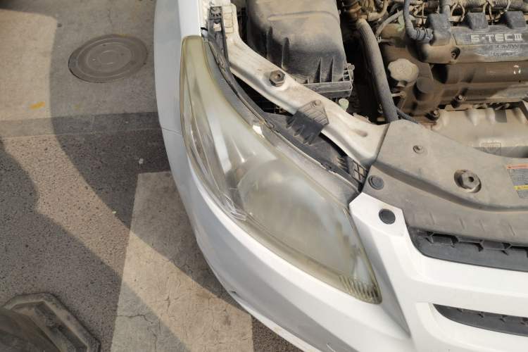 Used Chevrolet Sail 2013 Sedan 1.4L Manual Ideal Happiness Edition Right Front Headlight