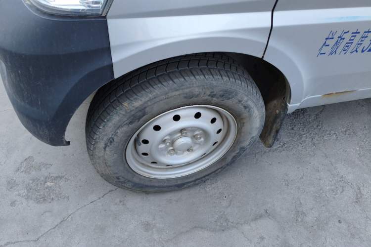 Used Wuling Rongguang Small Truck 2023 1.5L Double-Cab LAR Left Front Wheel Hub