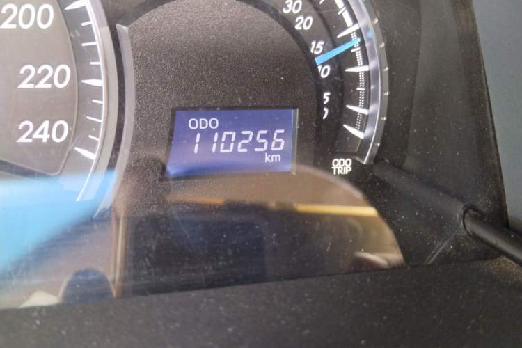 Used Toyota Camry 2012 2.0G Luxury Navigation Edition Odometer Close Up