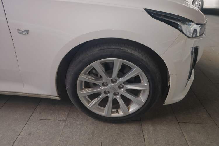 Used Cadillac CT5 2020 28T Tech Edition Right Front Wheel Hub