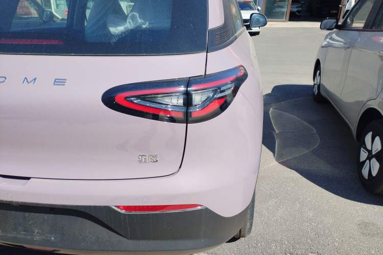 Used Geely Galaxy Geome 2026 Model 310km Youth Edition Right Rear Taillight