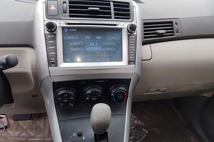 Used Toyota Verso 2012 180V CVT Supreme Edition Audio And AC Panel