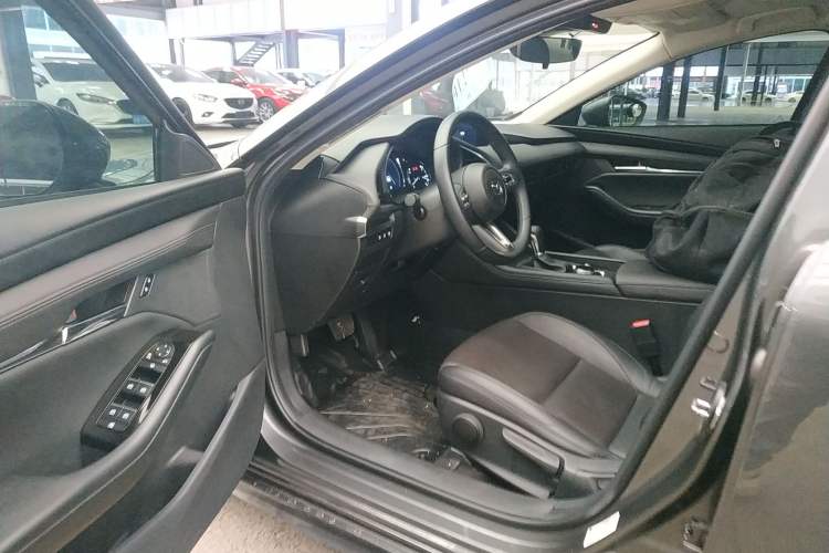 Used Mazda 3 Axela 2020 2.0L Automatic Zhiya Edition Driver Seat