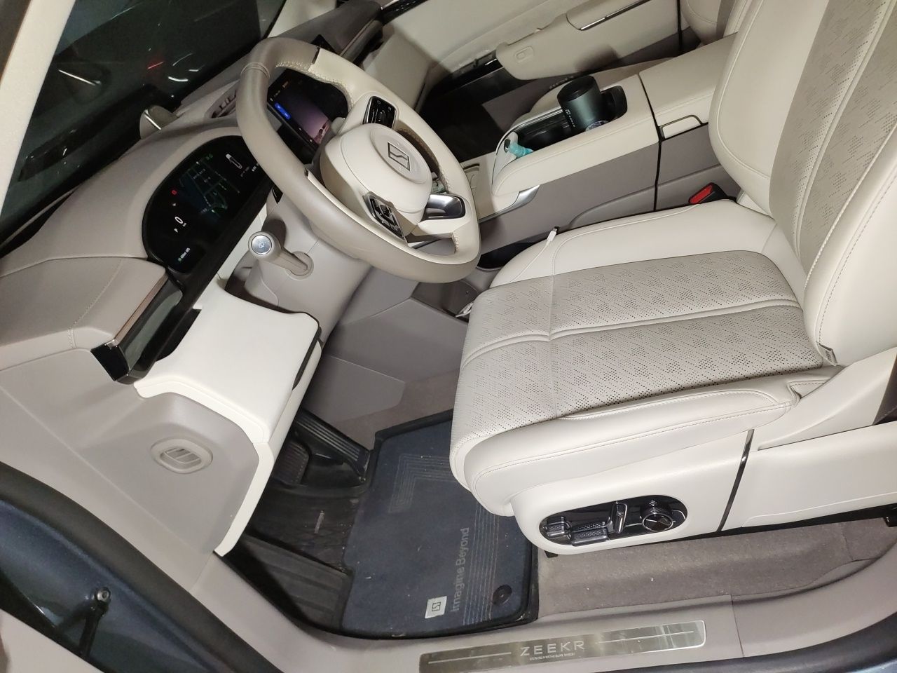 Zeekr 7X 2025 100 kWh Long-Range Rear-Wheel Drive with Intelligent Driving Features — снимка 12