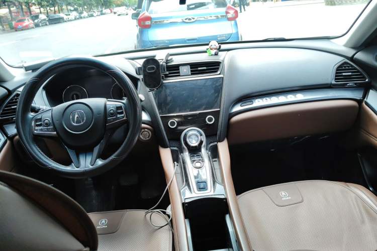 Used Acura CDX 2016 1.5T Two-Wheel Drive Deluxe Edition Center Console