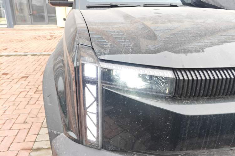 Used iCAR 03 2024 401km Two-Wheel Drive Standard Advanced Version Right Front Headlight