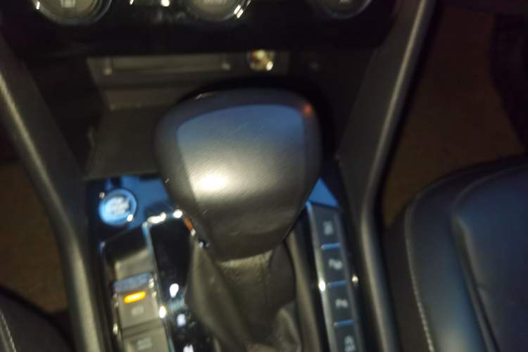 Used Volkswagen Tiguan L 2019 330TSI Automatic Two-Wheel Drive Smart Luxury Version China V Emission Standard