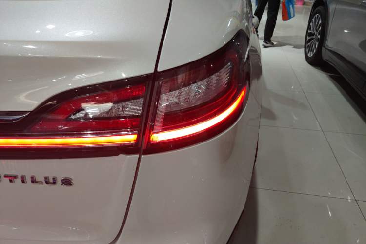 Used Lincoln Nautilus 2021 2.0T Four-Wheel Drive Luxury Edition Right Rear Taillight