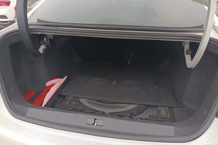 Used Peugeot 408 2014 1.8L Automatic Luxury Edition Trunk