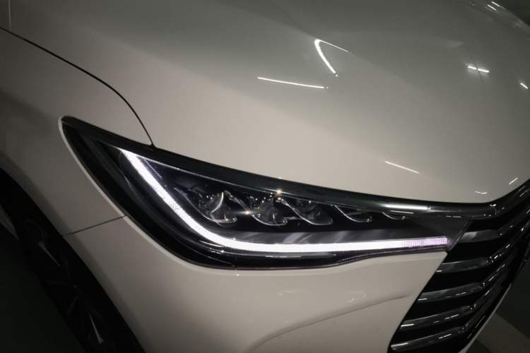 Used BYD Song MAX 2019 1.5T Automatic Smart Connect ZhiLian RuiDong 6-Seater China V Standard Right Front Headlight