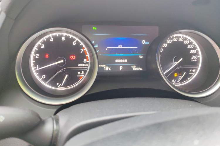 Used Toyota Camry 2018 2.5G Luxury Edition Odometer Close Up