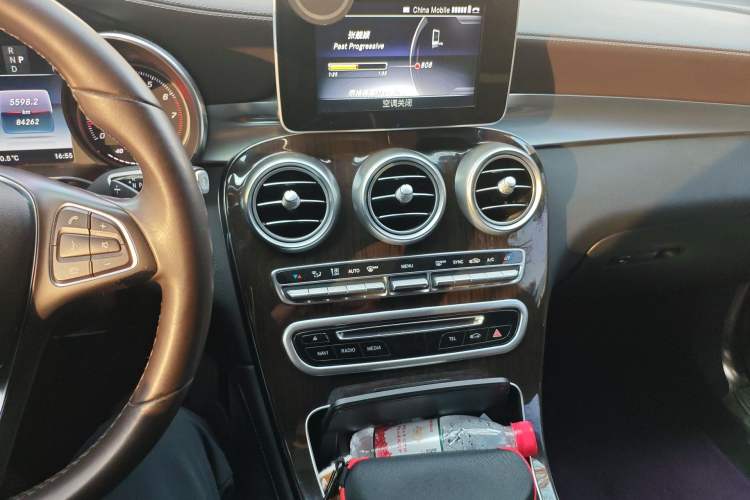 Used Mercedes-Benz GLC 2019 GLC 260 L 4MATIC Dynamic Model Audio And AC Panel
