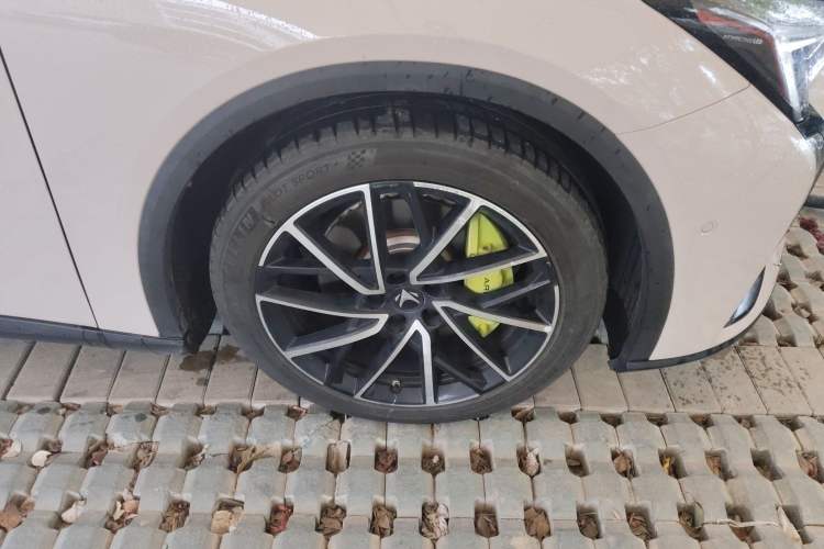 Used ARCFOX Alpha S5 2024 708MAX 200kW Right Front Wheel Hub