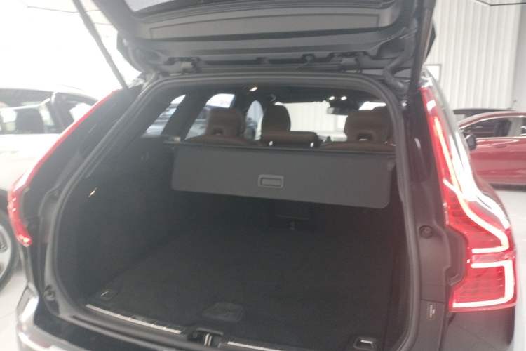 Used Volvo XC60 2021 T5 4x4 Smart Luxury Edition Trunk