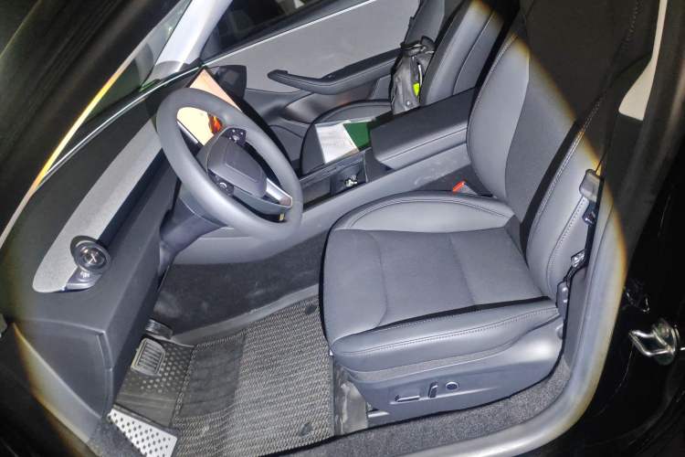 Used Tesla Model 3 2025 Rear-Wheel-Drive Version Left Front Seat