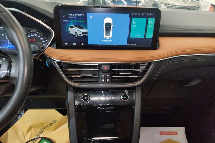 Used Ford Escape 2020 EcoBoost 245 Two-Wheel-Drive Titanium Edition Audio And AC Panel