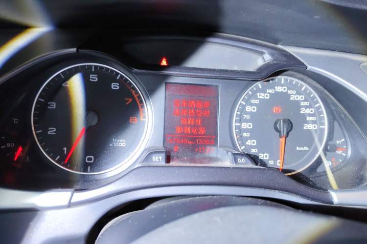 Used Audi A4L 2012 2.0 TFSI automatic Comfort trim level
