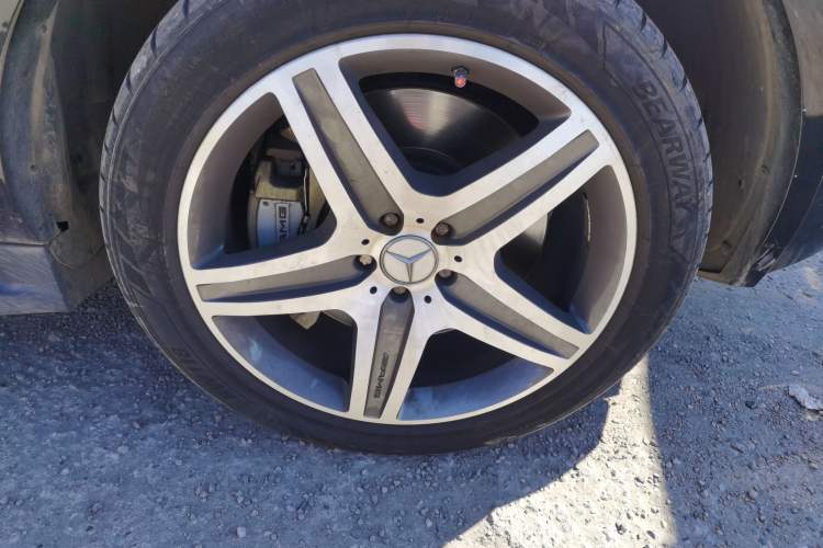 Used Mercedes-Benz M-Class AMG 2011 AMG ML 63 Right Front Wheel Hub