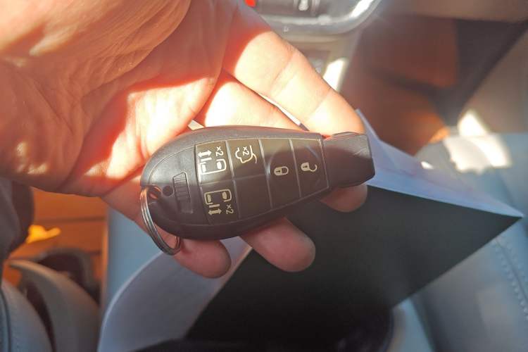 Used Chrysler Grand Voyager 2013 3.6L Luxury Edition Vehicle Key