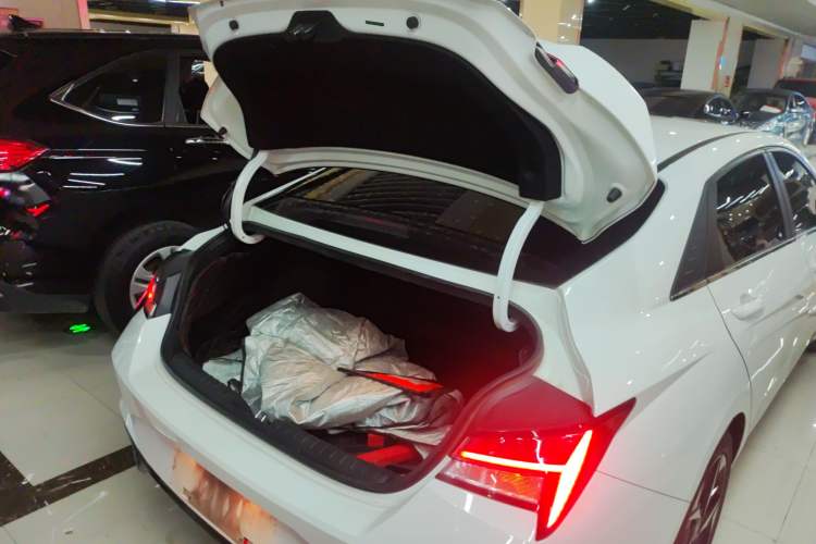 Used Hyundai Elantra 2021 1.5L CVT LUX Prestige Edition Trunk