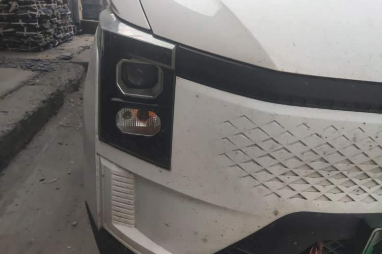 Used Yufeng Gold Warehouse 2025 Model Bus Version with Slow Charger
