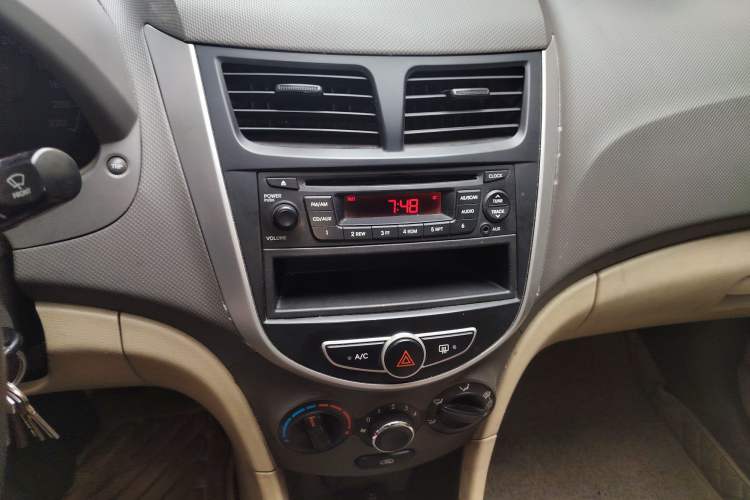 Used Hyundai Verna (older generation) 2010 Sedan 1.4L Manual Comfort GS