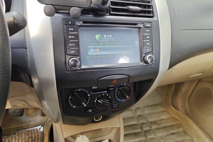 Used Nissan Livina 2013 1.6XE Manual Comfort Edition Audio And AC Panel