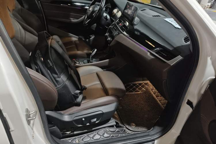 Used BMW X1 2020 sDrive25Li Leading Model Right Front Seat