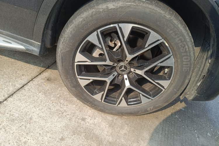 Used Mercedes-Benz GLC 2023 GLC 260 L 4MATIC Luxury Model 5 Seats Right Front Wheel Hub