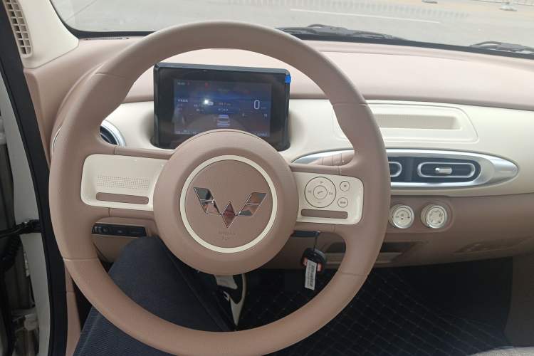 Used Wuling Hongguang MINIEV 2025 Four-Door Version Advanced Edition Steering Wheel