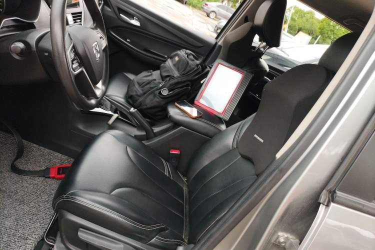 Used Baojun 730 2019 1.5T CVT Fashion Model 7 Seats China V Emission Standard
